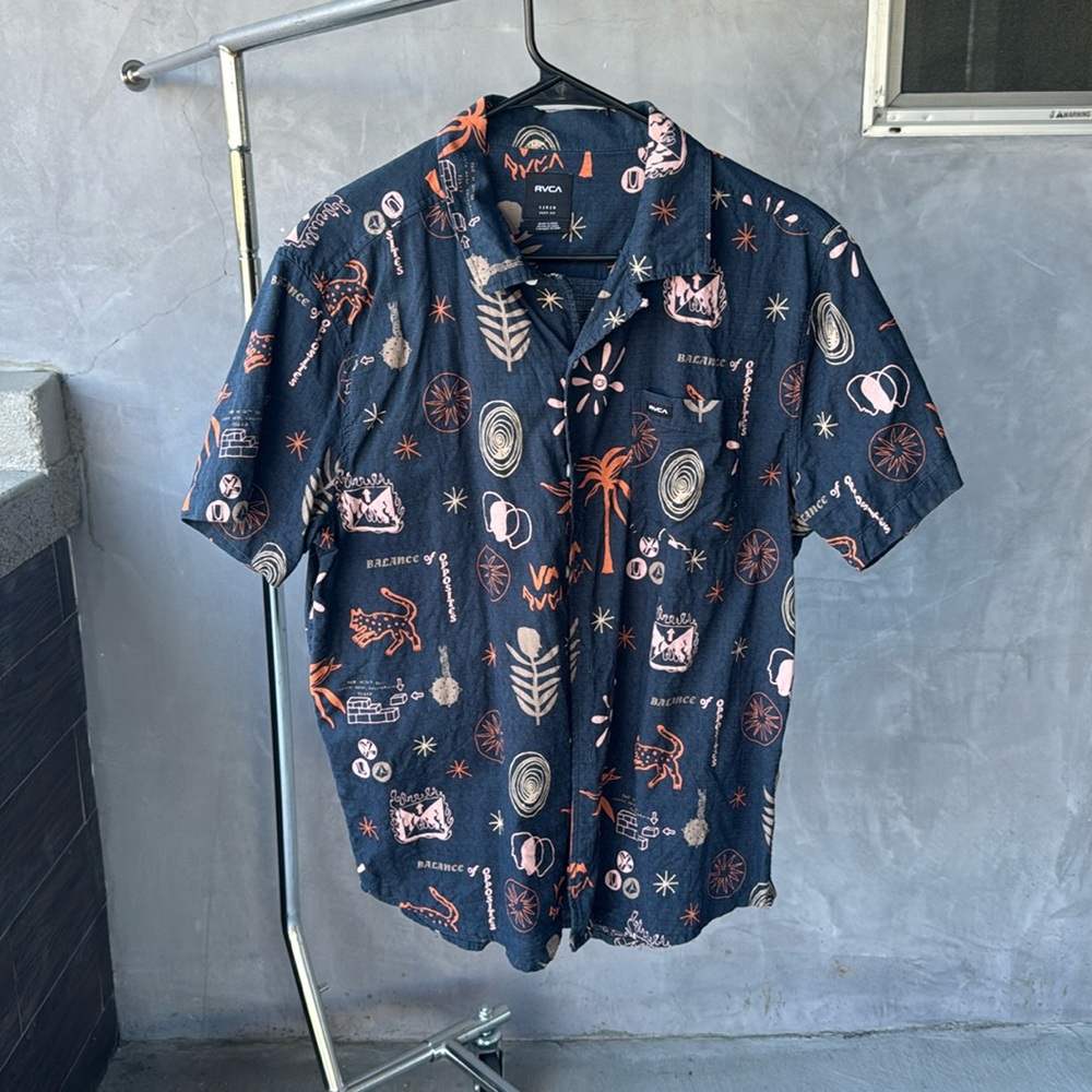 Rvca causal shirt “easy fit” size large men's